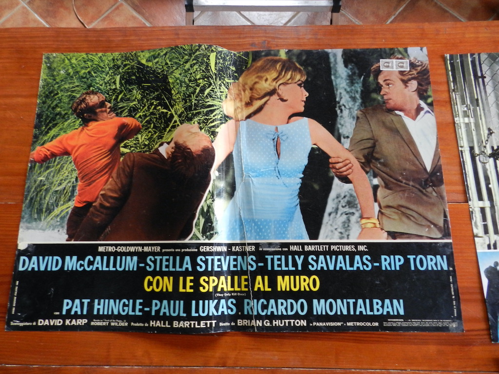 Con le spalle al muro