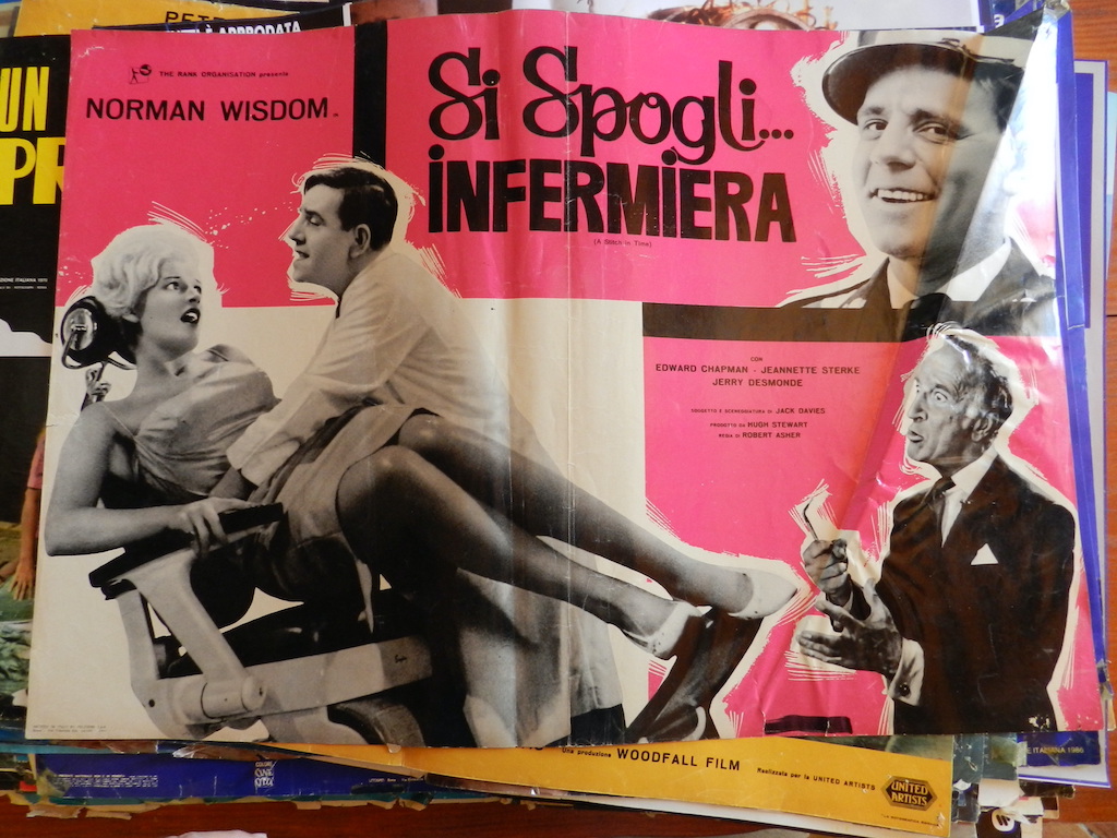 Si spogli... infermiera
