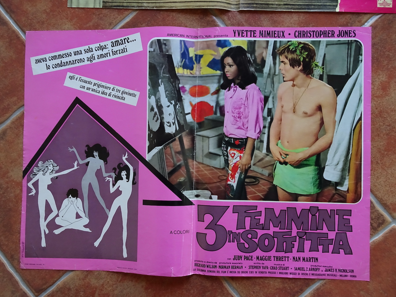 Tre femmine in soffitta